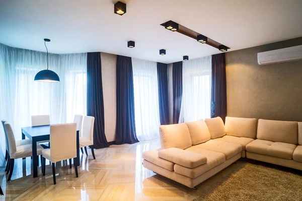 Moderne Wohnzimmereinrichtung Mit Sofa — Stockfoto