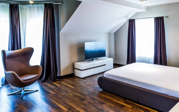 Interieur Van Een Hotelkamer Met Een Comfortabel Bed — Stockfoto