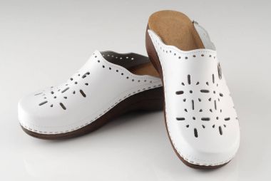 Kadınlar için modern takunya 