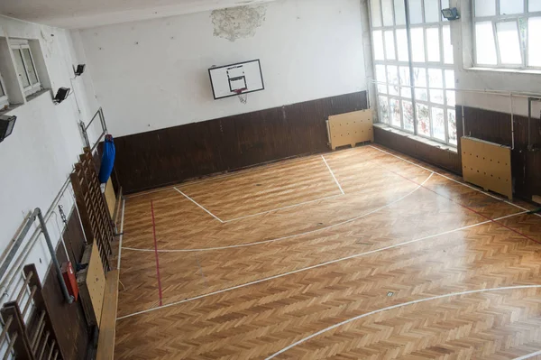 오래 된 학교 체육관 — 스톡 사진