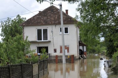 Sel, sonuçlarını ev sular altında