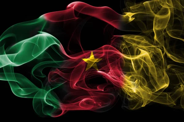 Национальный дымовой флаг Камеруна — стоковое фото
