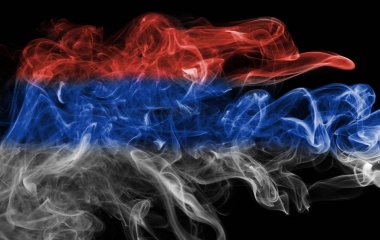 Sırbistan bayrağı duman