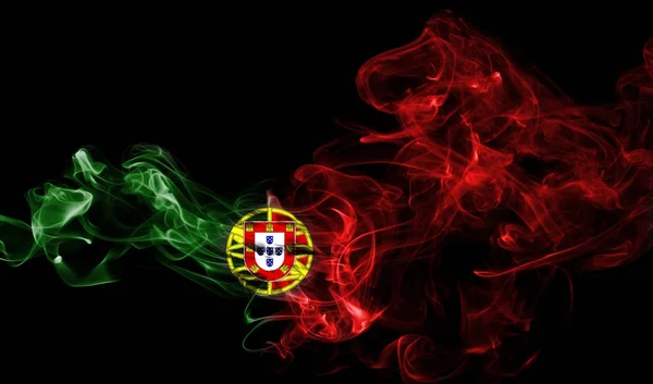 Portugiesische Flagge raucht — Stockfoto