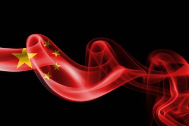 Çin bayrağı duman