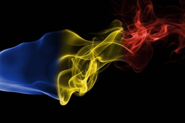 Romanya bayrağı duman