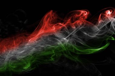 Macaristan bayrağı duman