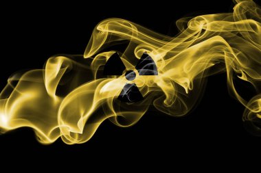 Nükleer duman siyah bir arka plan üzerinde izole 