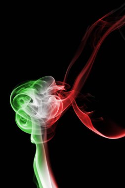 İtalya bayrağı duman