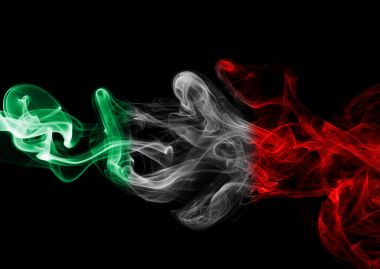 İtalya bayrağı duman