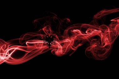 Arnavutluk duman bayrak