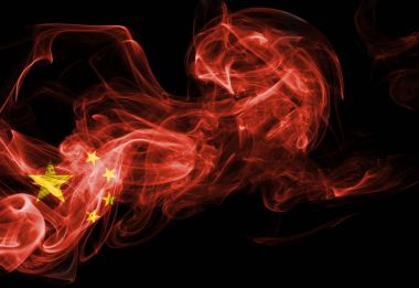 Çin bayrağı duman