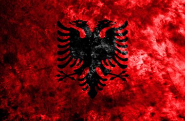 Arnavutluk grunge bayrağı eski kirli duvar