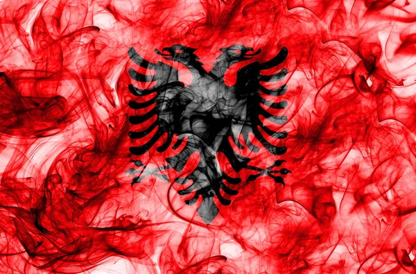 Σημαία Αλβανίας καπνού σε λευκό φόντο — Φωτογραφία Αρχείου
