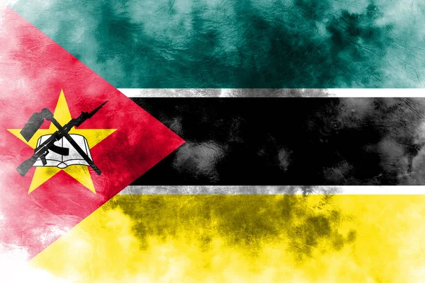 Старый гранж-флаг Мозамбика — стоковое фото