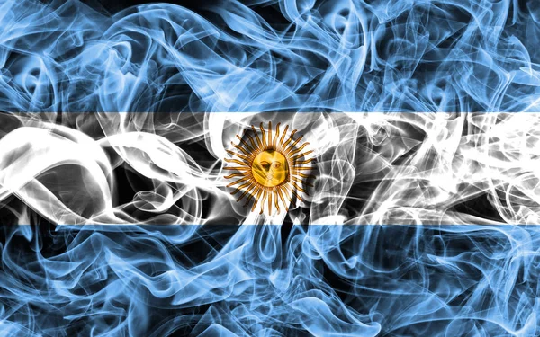 黒の背景に煙アルゼンチン フラグ — ストック写真