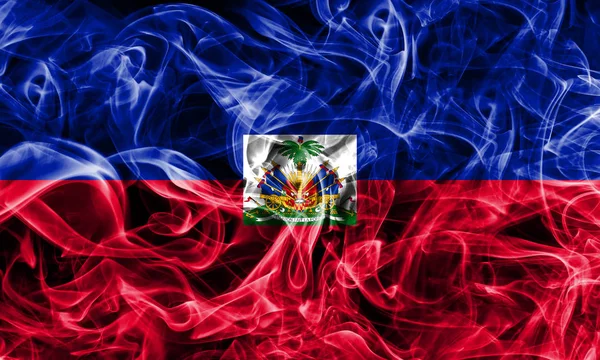 Vlag van Haïti rook op een zwarte achtergrond — Stockfoto