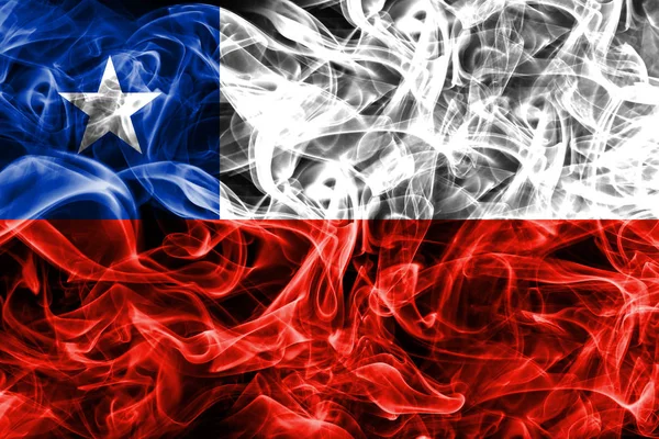 黒の背景に煙のチリの国旗 — ストック写真