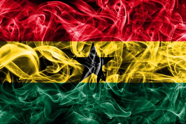 Bandera de humo de Ghana sobre fondo negro — Foto de Stock