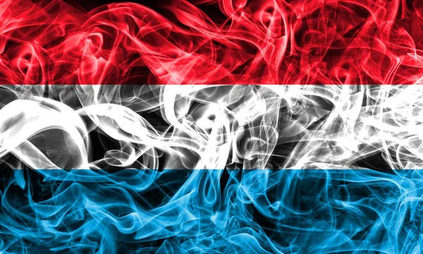 Vlajka Lucemburska kouře na černém pozadí — Stock fotografie