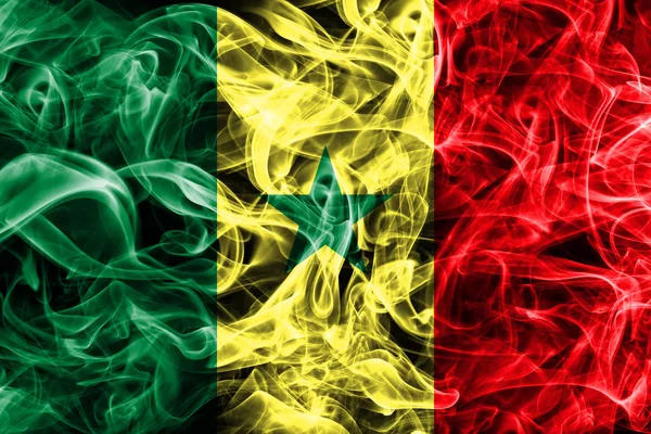 Bandiera del fumo del Senegal su sfondo nero — Foto Stock