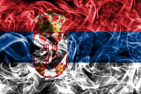 Serbien Rauchfahne auf schwarzem Hintergrund — Stockfoto