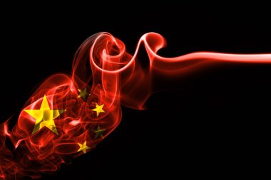 Çin bayrağı siyah bir arka plan üzerinde duman