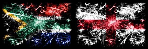 Engelska vs Sydafrika, afrikanska mousserande mystiska flaggor placerade sida vid sida. Tjock färgad silkeslen glitter flagga i England och Sydafrika, afrikanska. — Stockfoto