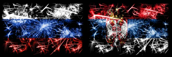 Rusia, Rusia vs Serbia, celebración serbia de Año Nuevo con brillantes banderas de fuegos artificiales fondo concepto. Combinación de dos banderas de estados —  Fotos de Stock