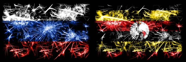 Rússia, Rússia vs Uganda, celebração do Ano Novo Uganda fogos de artifício cintilantes fundo conceito bandeiras. Combinação de dois pavilhões dos Estados — Fotografia de Stock