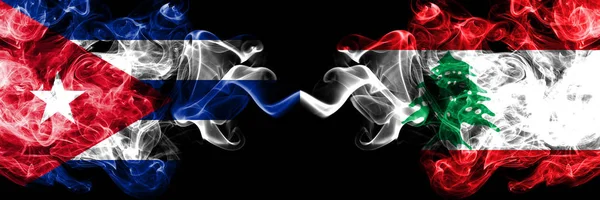 Kubu, Kubu proti Libanonu, libanonské kouřové mystické vlajky umístěné bok po boku. Silné barevné hedvábné cestování abstraktní kouřové transparenty. — Stock fotografie
