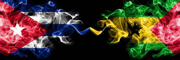Kubu, Kubu a Svatého Tomáše a Princova kouřové mystické vlajky umístěné bok po boku. Silné barevné hedvábné cestování abstraktní kouřové transparenty. — Stock fotografie