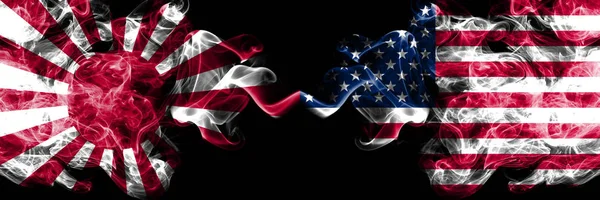 Japan rising sun marine vs united states of america, amerikanische rauchige mystische Flaggen nebeneinander platziert. dicke farbige seidige Reise abstrakte raucht Banner — Stockfoto