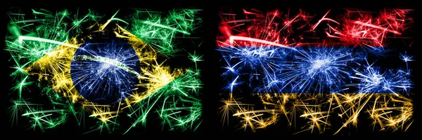 Brasil, Brasil vs Armênia, celebração do Ano Novo Armênio fogos de artifício espumantes bandeiras fundo conceito. Combinação de dois pavilhões dos Estados — Fotografia de Stock