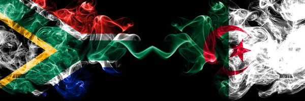 Sydafrika kontra Algeriet, Algeriets rökiga mystiska flaggor placerade sida vid sida. Tjock färgad silkeslen abstrakt rök flaggor koncept — Stockfoto