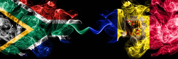 Zuid-Afrika vs Andorra, Andorrese rokerige mystieke vlaggen naast elkaar geplaatst. Dikke gekleurde zijdeachtige abstracte rook vlaggen concept — Stockfoto