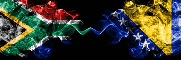 Zuid Afrika vs Bosnië en Herzegovina, Bosnische rokerige mystieke vlaggen naast elkaar geplaatst. Dikke gekleurde zijdeachtige abstracte rook vlaggen concept — Stockfoto