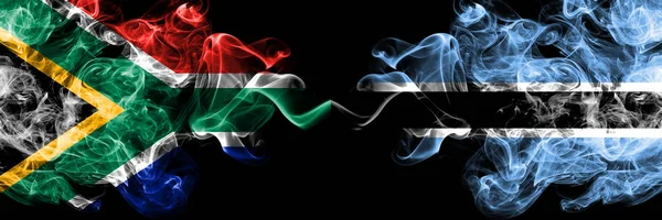 Republika Południowej Afryki vs Botswana, Botswanan smoky mistyczne flagi umieszczone obok siebie. Gruba, jedwabista, abstrakcyjna koncepcja flag dymnych — Zdjęcie stockowe