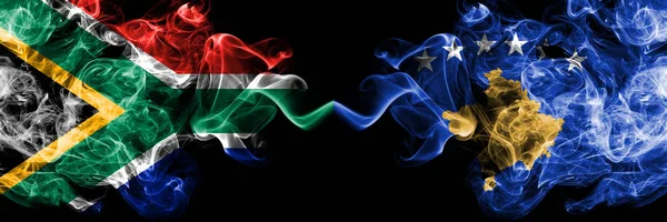 Zuid-Afrika vs Kosovo, Servië rokerige mystieke vlaggen naast elkaar geplaatst. Dikke gekleurde zijdeachtige abstracte rook vlaggen concept — Stockfoto