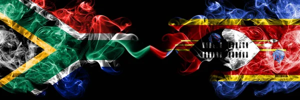 Zuid-Afrika vs Swaziland, Swazi rokerige mystieke vlaggen naast elkaar geplaatst. Dikke gekleurde zijdeachtige abstracte rook vlaggen concept — Stockfoto