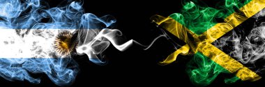 Arjantin Jamaika 'ya karşı, Jamaika' nın dumanlı mistik ateş bayrakları yan yana. Kalın renkli ipeksi soyut duman bayrakları konsepti