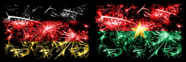 Deutschland, deutsch vs burkina faso Silvesterfeier reisen funkelnde Feuerwerk Flaggen Konzept Hintergrund. Kombination aus zwei abstrakten Staaten Flaggen. — Stockfoto