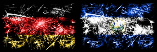 Alemanha, Alemanha vs El Salvador, celebração do Ano Novo Salvadorenho viagem fogos de artifício cintilantes fundo conceito bandeiras. Combinação de duas bandeiras de estados abstratos . — Fotografia de Stock