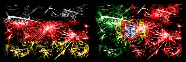 독일, 독일, 포르투갈, 포르투갈의 새해 축하 행사는 불꽃 깃발을 배경으로 하고 있다. 두 개의 추상 국가가 결합 된 깃발. — 스톡 사진