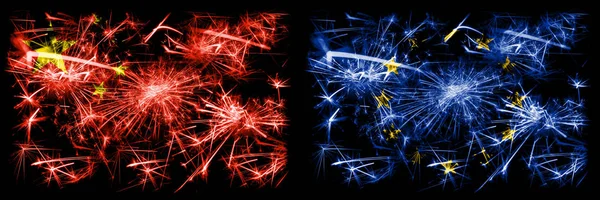 Čína, Čína vs Evropská unie, Eu Silvestr oslavy cestování jiskřící zábavní pyrotechnika vlajky koncept pozadí. Kombinace dvou abstraktních stavových příznaků. — Stock fotografie