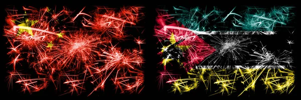 China, Chinees vs Mozambique, Mozambique Nieuwjaar viering reizen sprankelend vuurwerk vlaggen concept achtergrond. Combinatie van twee abstracte vlaggen. — Stockfoto