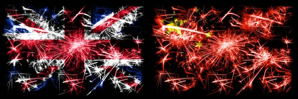 英国、英国对中国，中国新年庆祝旅游闪烁着烟花的概念背景。 两种抽象状态标志的组合. — 图库照片