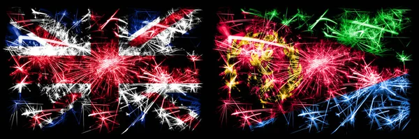 Великобритания, Великобритания vs Eritrea празднование Нового года путешествует искрящимися флагами концепции фейерверков. Сочетание двух абстрактных флагов состояний . — стоковое фото