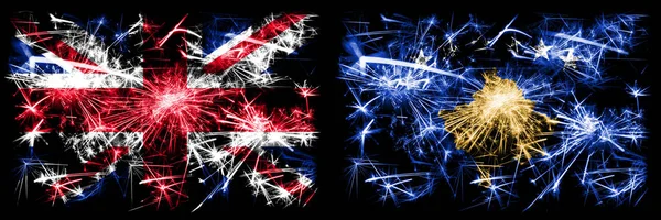 Großbritannien, Vereinigtes Königreich vs Kosovo, Serbien Neujahrsfeier Reise funkelnden Feuerwerk Flaggen Konzept Hintergrund. Kombination aus zwei abstrakten Staaten Flaggen. — Stockfoto