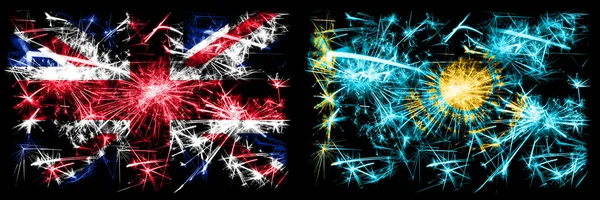 Gran Bretagna, Regno Unito vs Kazakistan, Kazakistan Capodanno celebrazione viaggio scintillanti fuochi d'artificio bandiere concetto di sfondo. Combinazione di due bandiere di stati astratti . — Foto Stock